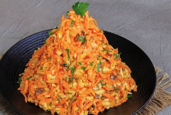 Салат из моркови с сыром