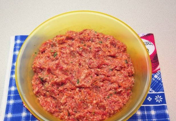 Мясной рулет из фарша в духовке Мясной рулет из фарша в духовке