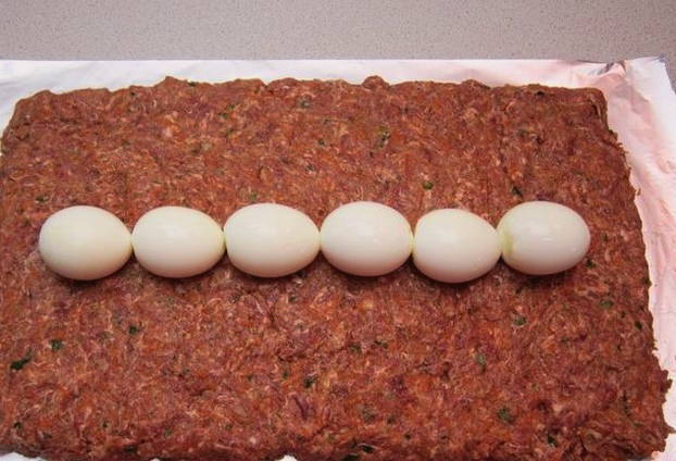 Мясной рулет из фарша в духовке Мясной рулет из фарша в духовке