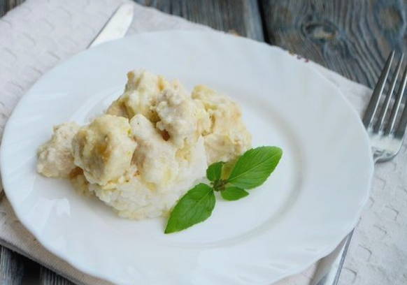 Куриная грудка в сметанном соусе Куриная грудка в сметанном соусе