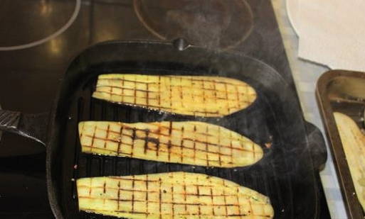 Рулетики из баклажанов с сыром, чесноком и грецкими орехами