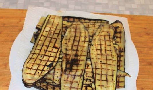 Рулетики из баклажанов с сыром, чесноком и грецкими орехами