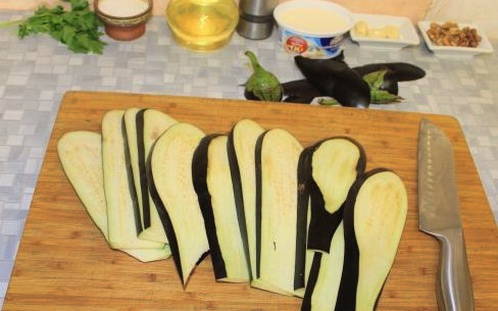 Рулетики из баклажанов с сыром, чесноком и грецкими орехами