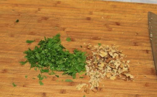 Рулетики из баклажанов с сыром, чесноком и грецкими орехами