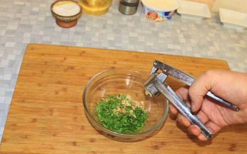 Рулетики из баклажанов с сыром, чесноком и грецкими орехами