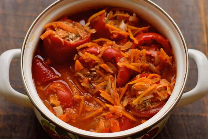 Фаршированный перец овощами и рисом