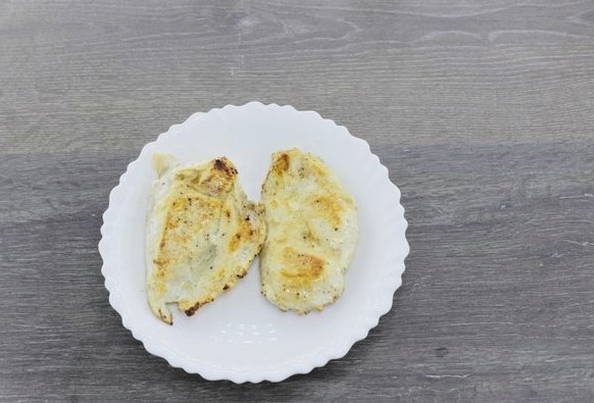 Куриная грудка с грибами в сливочном соусе Куриная грудка с грибами в сливочном соусе