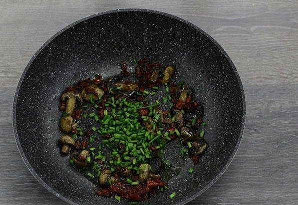 Куриная грудка с грибами в сливочном соусе Куриная грудка с грибами в сливочном соусе