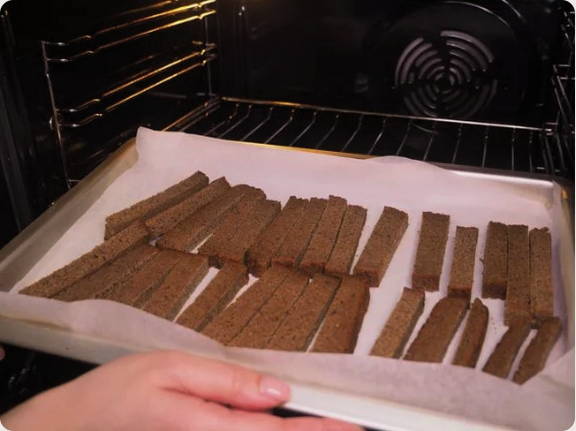 Сухари из черного хлеба в духовке Сухари из черного хлеба в духовке