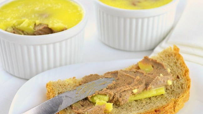Печеночный паштет со сливочным маслом