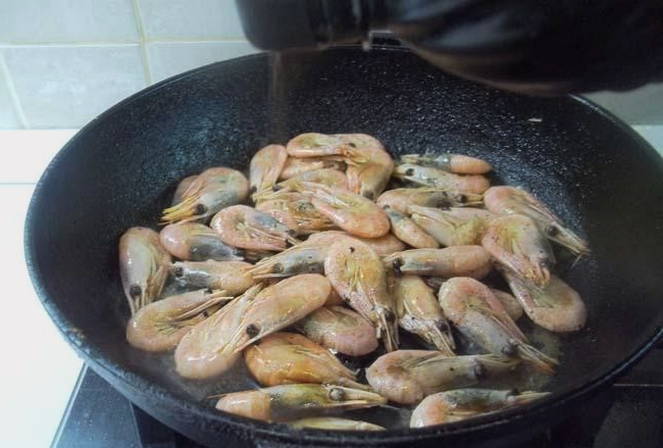Как пожарить замороженные креветки