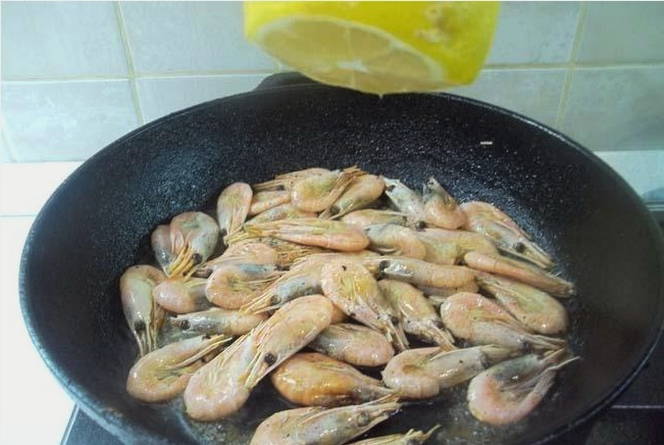 Как пожарить замороженные креветки