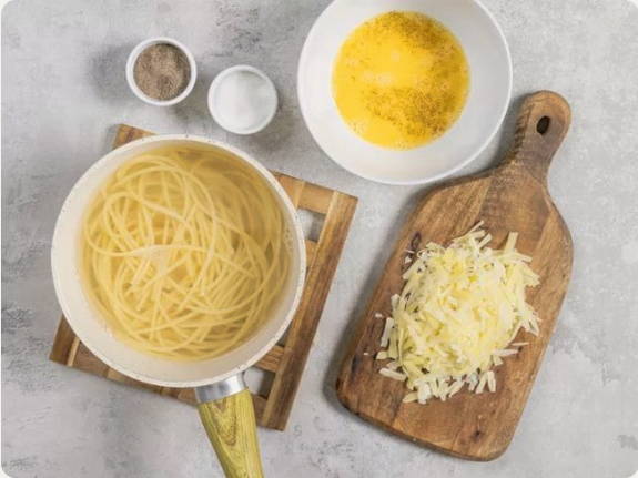 Макароны с сыром и яйцом