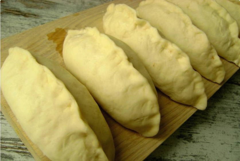 Жареные пирожки с яблоками на сковороде