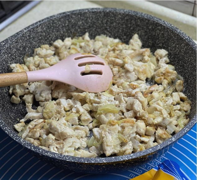 Пирог из слоеного теста с курицей Пирог из слоеного теста с курицей