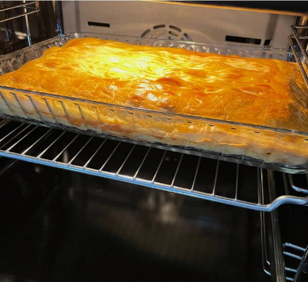 Пирог из слоеного теста с курицей Пирог из слоеного теста с курицей