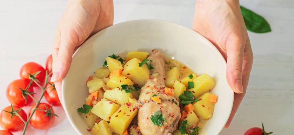Тушеный картофель с курицей Тушеный картофель с курицей