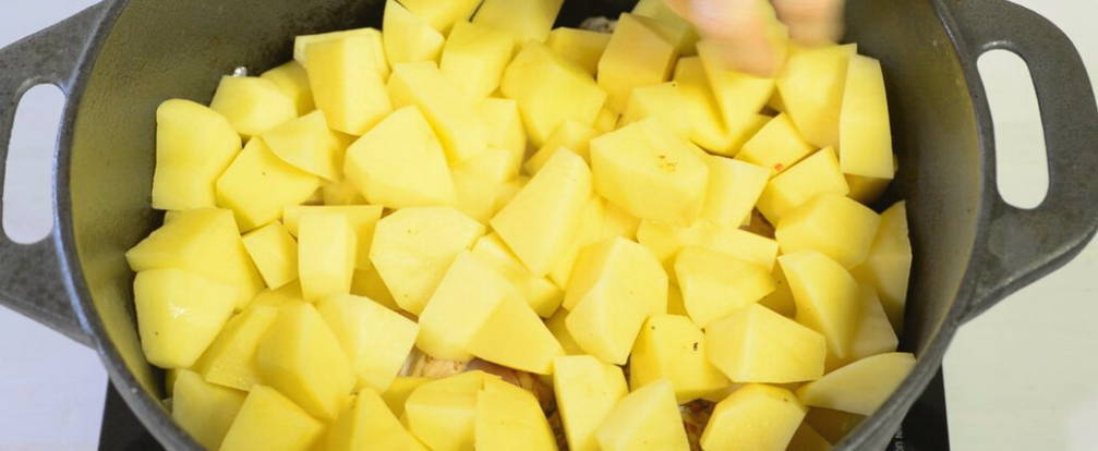 Тушеный картофель с курицей Тушеный картофель с курицей