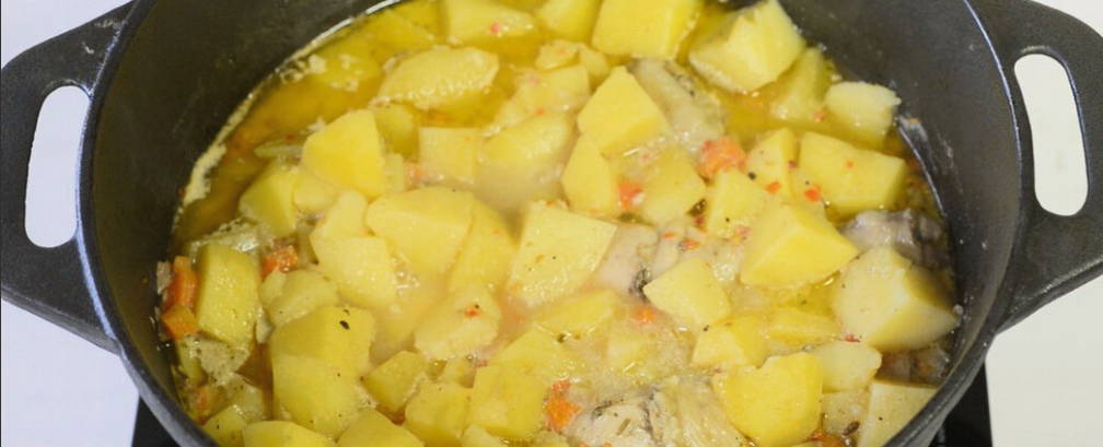 Тушеный картофель с курицей Тушеный картофель с курицей