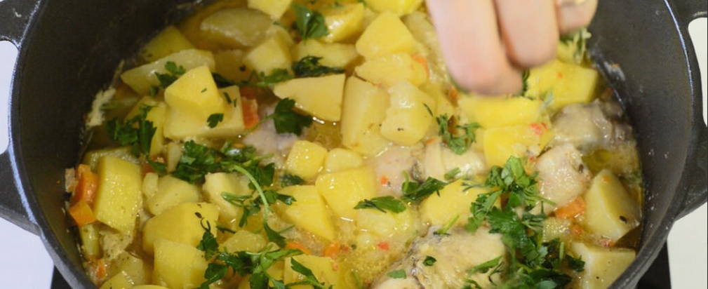 Тушеный картофель с курицей Тушеный картофель с курицей