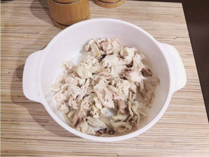 Салат с курицей и жареными грибами шампиньонами Салат с курицей и жареными грибами шампиньонами