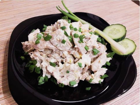 Салат с курицей и жареными грибами шампиньонами Салат с курицей и жареными грибами шампиньонами
