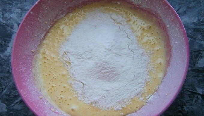 Рулет со сгущенкой Рулет со сгущенкой