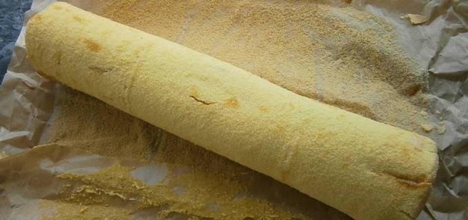 Рулет со сгущенкой Рулет со сгущенкой