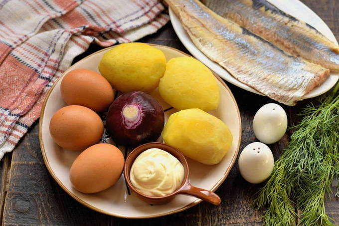 Салат с картофелем и селедкой