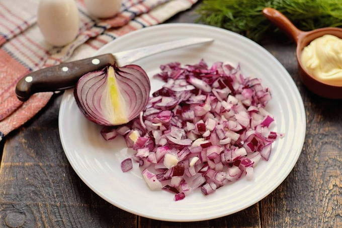 Салат с картофелем и селедкой