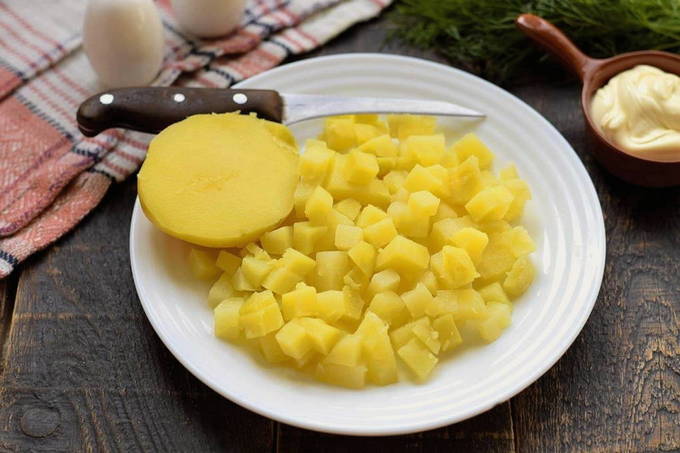 Салат с картофелем и селедкой