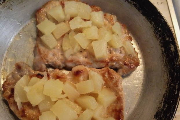 Мясо с ананасами в духовке Мясо с ананасами в духовке