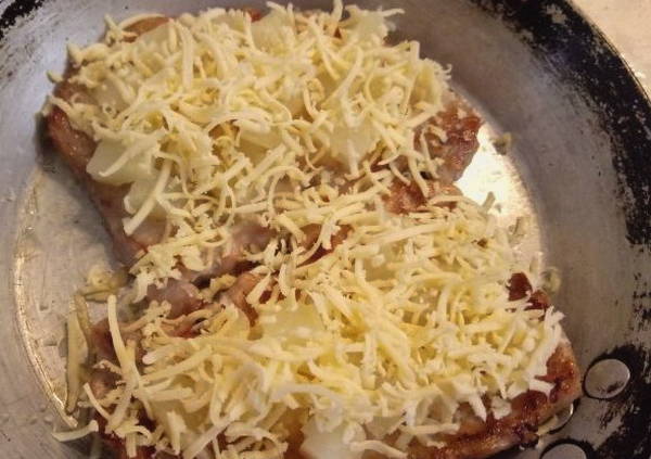 Мясо с ананасами в духовке Мясо с ананасами в духовке