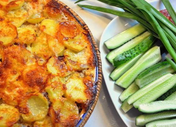 Картошка с мясом и сыром в духовке