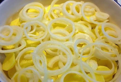 Картошка с мясом и сыром в духовке