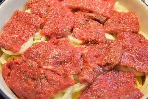 Картошка с мясом и сыром в духовке