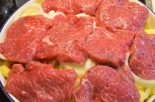 Картошка с мясом и сыром в духовке