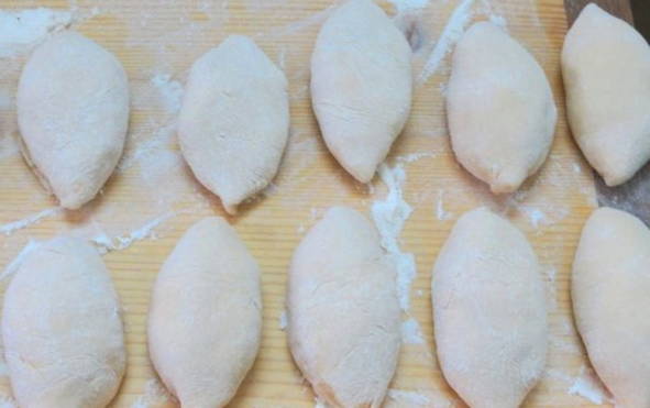 Пирожки на кефире, которые готовятся моментально