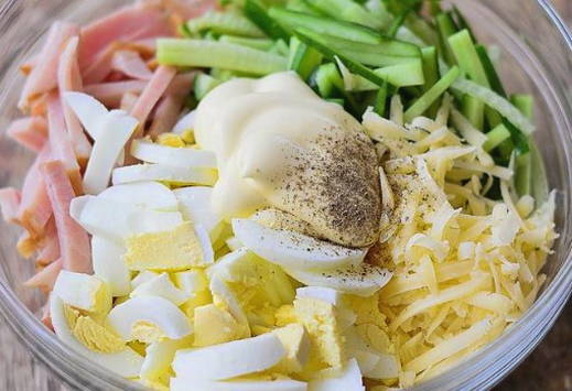 Салат «Нежный» с ветчиной