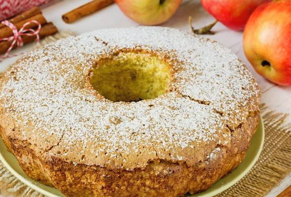 Шарлотка с корицей