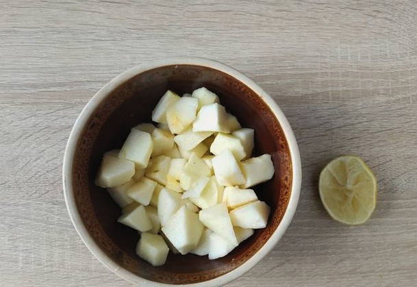 Шарлотка с корицей