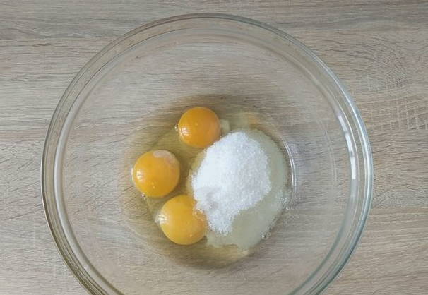 Шарлотка с корицей