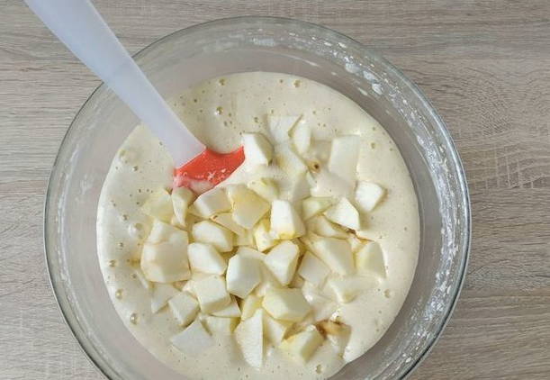 Шарлотка с корицей