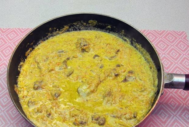 Куриная печень в сметане