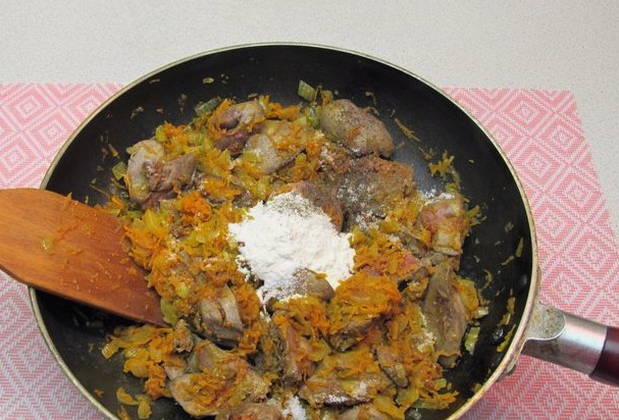 Куриная печень в сметане