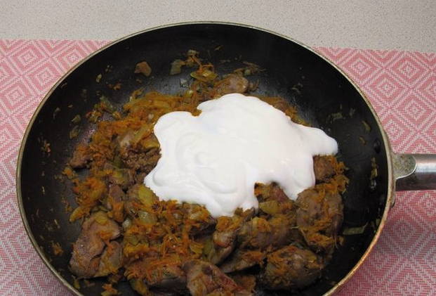 Куриная печень в сметане