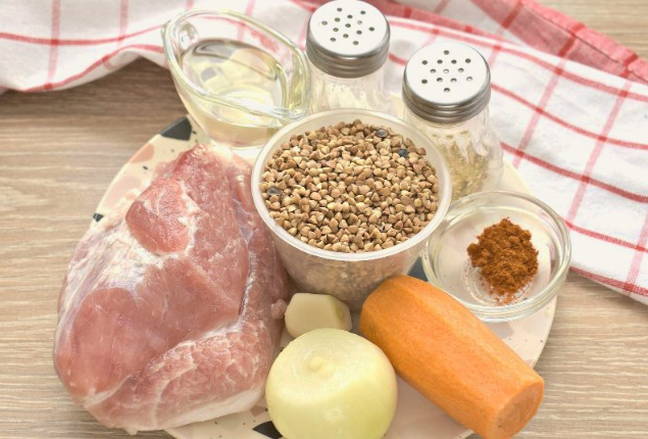 Гречка по-купечески со свининой на сковороде Гречка по-купечески со свининой на сковороде