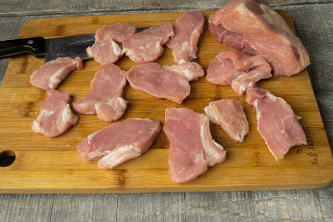 Свинина с шампиньонами на сковороде Свинина с шампиньонами на сковороде