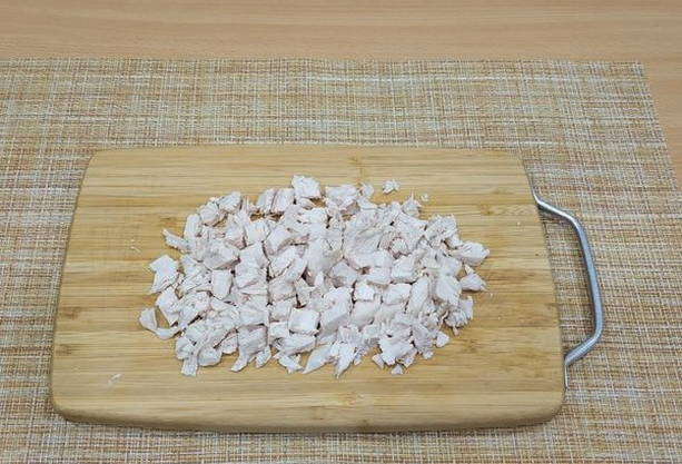 Салат с курицей, сельдереем и яблоком Салат с курицей, сельдереем и яблоком
