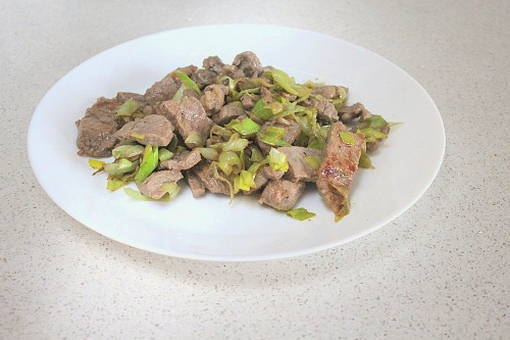 Салат с луком пореем Салат с луком пореем